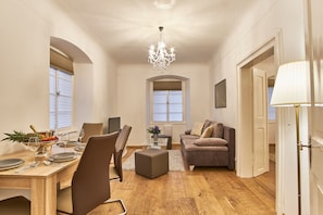 Apartment, 2 Schlafzimmer | Wohnbereich
