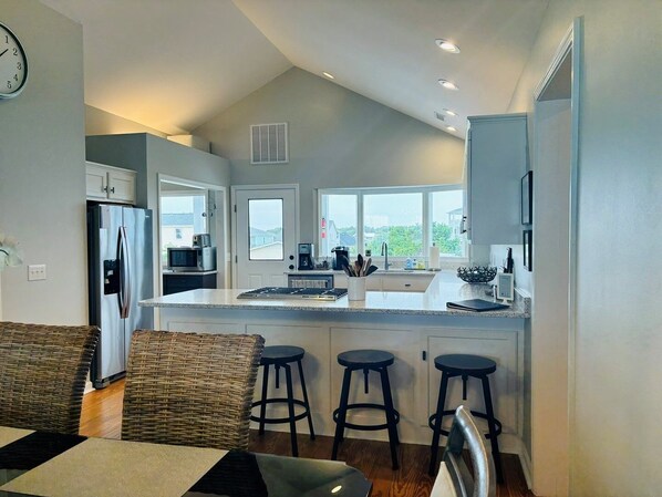 Casa, 4 habitaciones | Cocina privada | Refrigerador, microondas, horno y lavavajillas