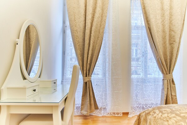 Royal Apartment | Iron/ironing board, free cots/infant beds, free WiFi, bed sheets - Wenceslas Square Royal Apartment (Prague)