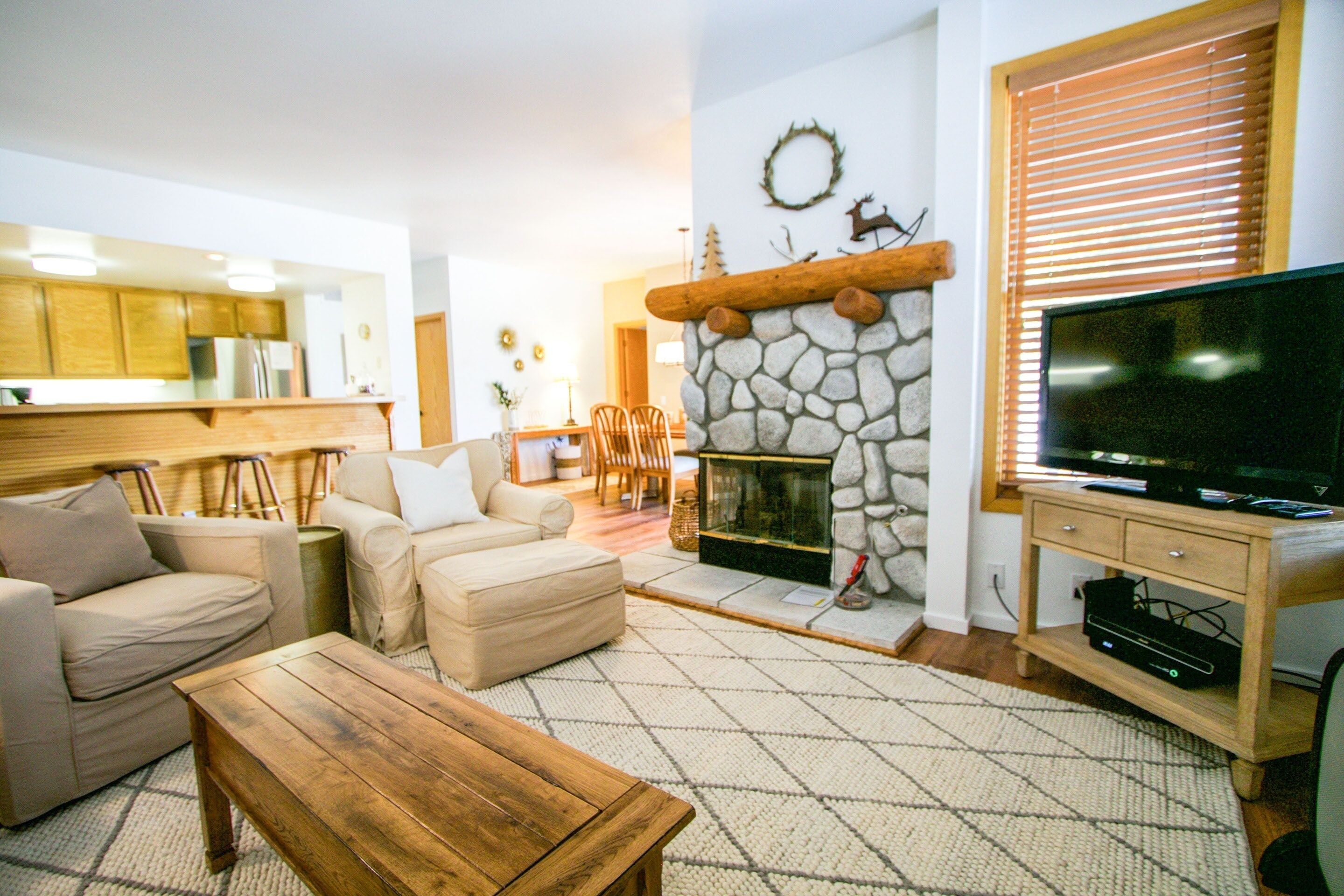 Condo, 2 Bedrooms | Living room