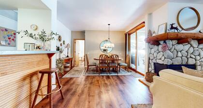Snowcreek #887 2 Bedroom Condo by RedAwning