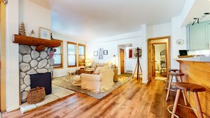 Condo, 2 Bedrooms | Interior