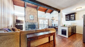 コンドミニアム 2 ベッドルーム | 専用キッチン | 冷蔵庫、電子レンジ、食器洗い機、コーヒー / ティーメーカー