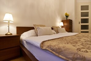 Luxury Apartment | Desk, soundproofing, iron/ironing board, free cribs/infant beds - Old Town Square Royal Apartment (Prague)
