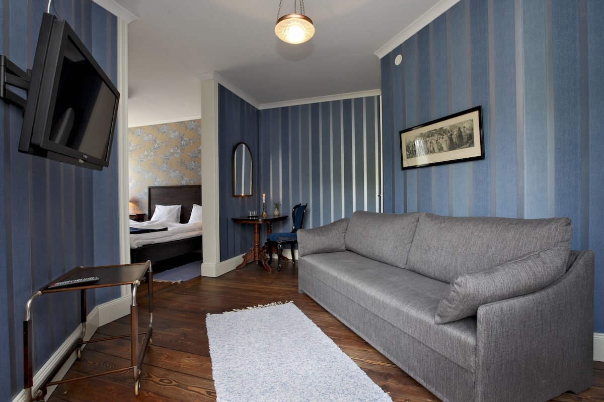 Decoración personalizada, muebles diferentes y cortinas blackout