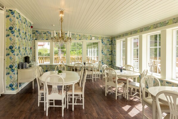 Ilmainen päivittäinen mannermainen aamiainen