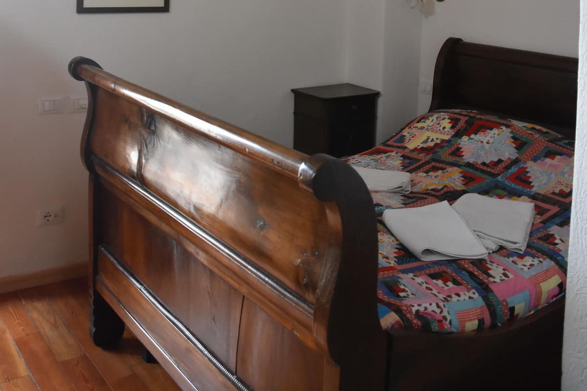 Double Room, 1 Double Bed (700)