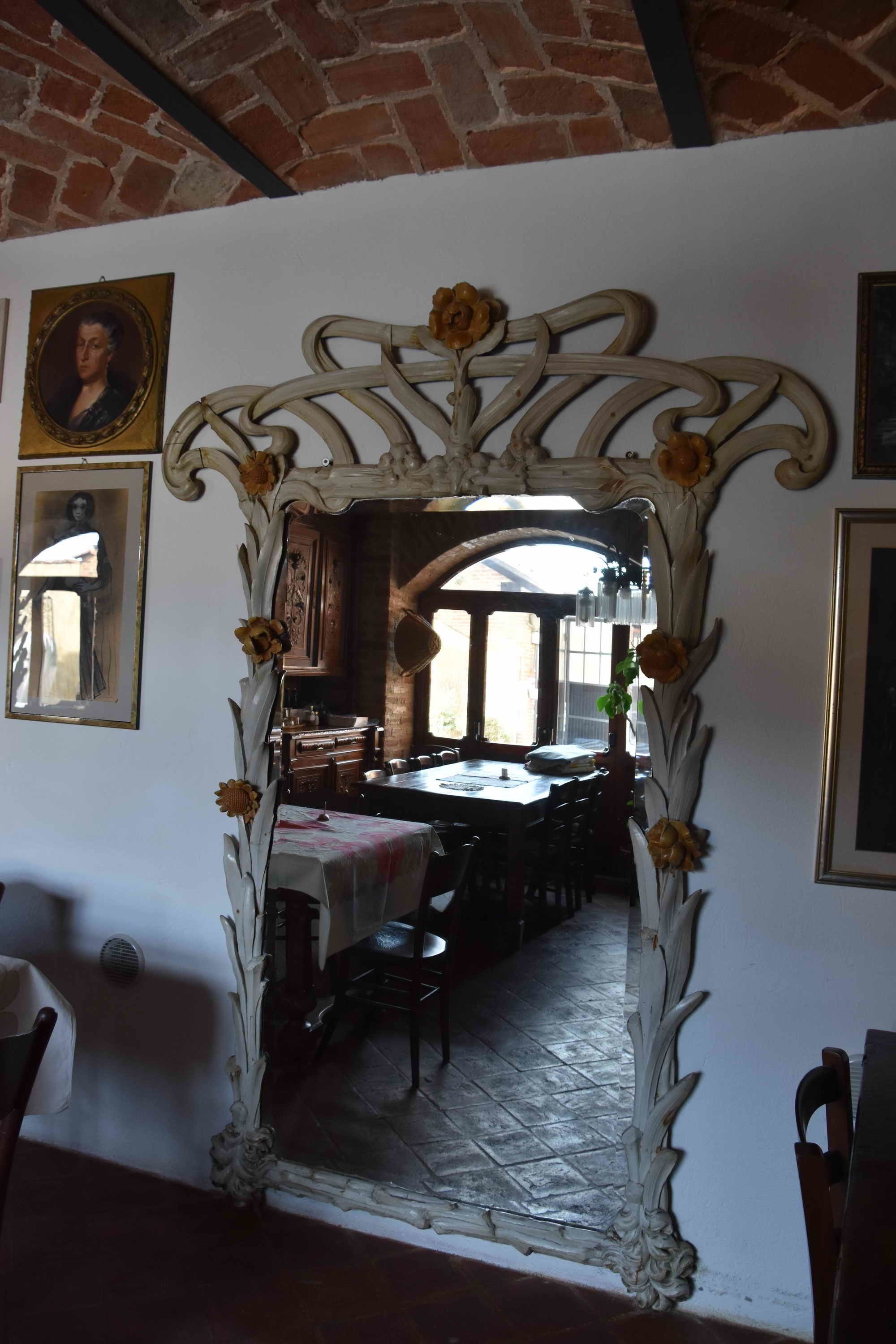 تفاصيل الفندق من الداخل