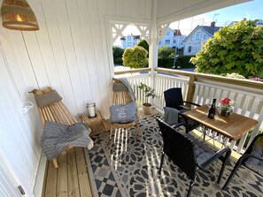 Premium Triple Room, City View | 1 bedroom, premium bedding, pillowtop beds, individually decorated - Skaftö Hotell Villa Lönndal, Grundsund (Grundsund)
