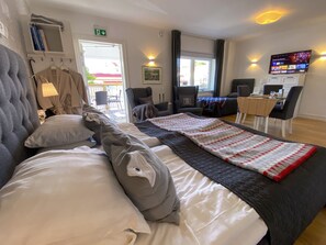 Premium Triple Room, City View | 1 bedroom, premium bedding, pillowtop beds, individually decorated - Skaftö Hotell Villa Lönndal, Grundsund (Grundsund)