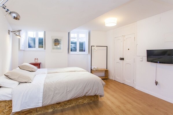 Free cots/infant beds, rollaway beds, free WiFi, bed sheets - LxWay Apartments Praça da Alegria (Lisbon)