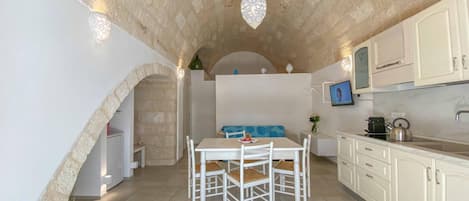 Refrigerador con freezer, horno, placa de cocina, lavavajillas