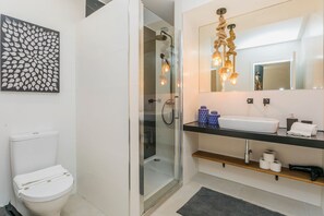 Departamento, 2 habitaciones (Duplex) | Baño | Regadera y toallas