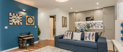 Departamento, 2 habitaciones (Duplex) | Área de sala de estar | Televisión