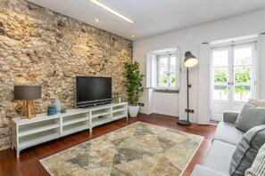 Appartement, 2 chambres (Duplex) | Salle de séjour | Télévision