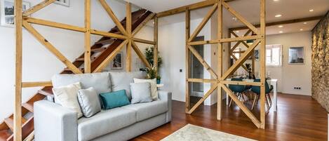 Appartement, 2 slaapkamers (Duplex) | Woonkamer | Televisie