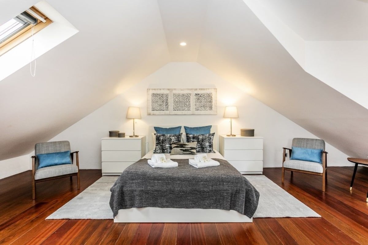 Apartment, 2 Schlafzimmer (Duplex) | Kostenlose Babybetten, Zustellbetten, kostenloses WLAN, Bettwäsche