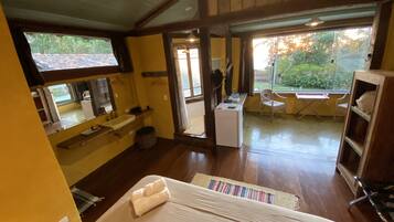 Phòng đôi Superior | Bộ đồ giường cao cấp, minibar, két bảo mật tại phòng