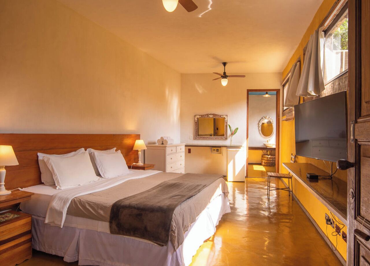 Suite Deluxe | Minibar, in-room safe, free WiFi, bed sheets