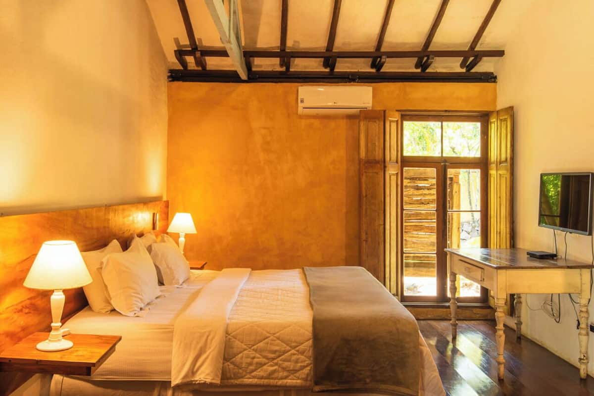 Suite Deluxe | Minibar, brankas, Wi-Fi gratis, dan seprai linen