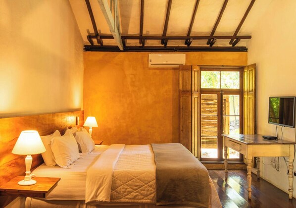 Suite Deluxe | Minibar, caja de seguridad en la habitación, wifi gratis y ropa de cama 