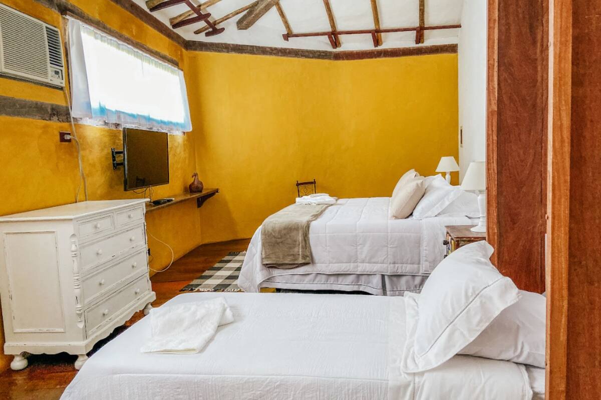 Suite Deluxe | Minibar, brankas, Wi-Fi gratis, dan seprai linen