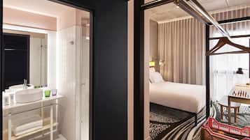 Chambre Double, 1 lit double (Small Mama) | Literie de qualité supérieure, coffres-forts dans les chambres, bureau