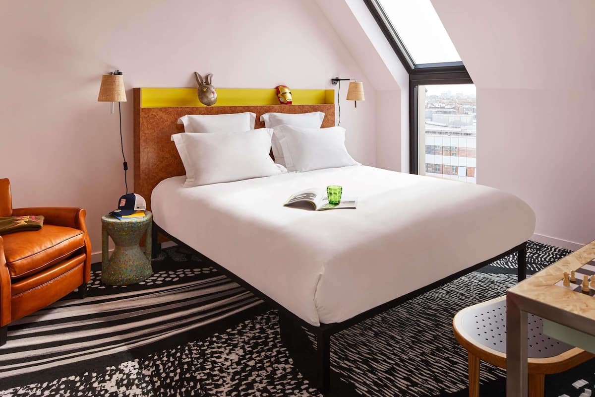 Habitación, 1 cama matrimonial y sofá cama | Ropa de cama de alta calidad y caja de seguridad en la habitación