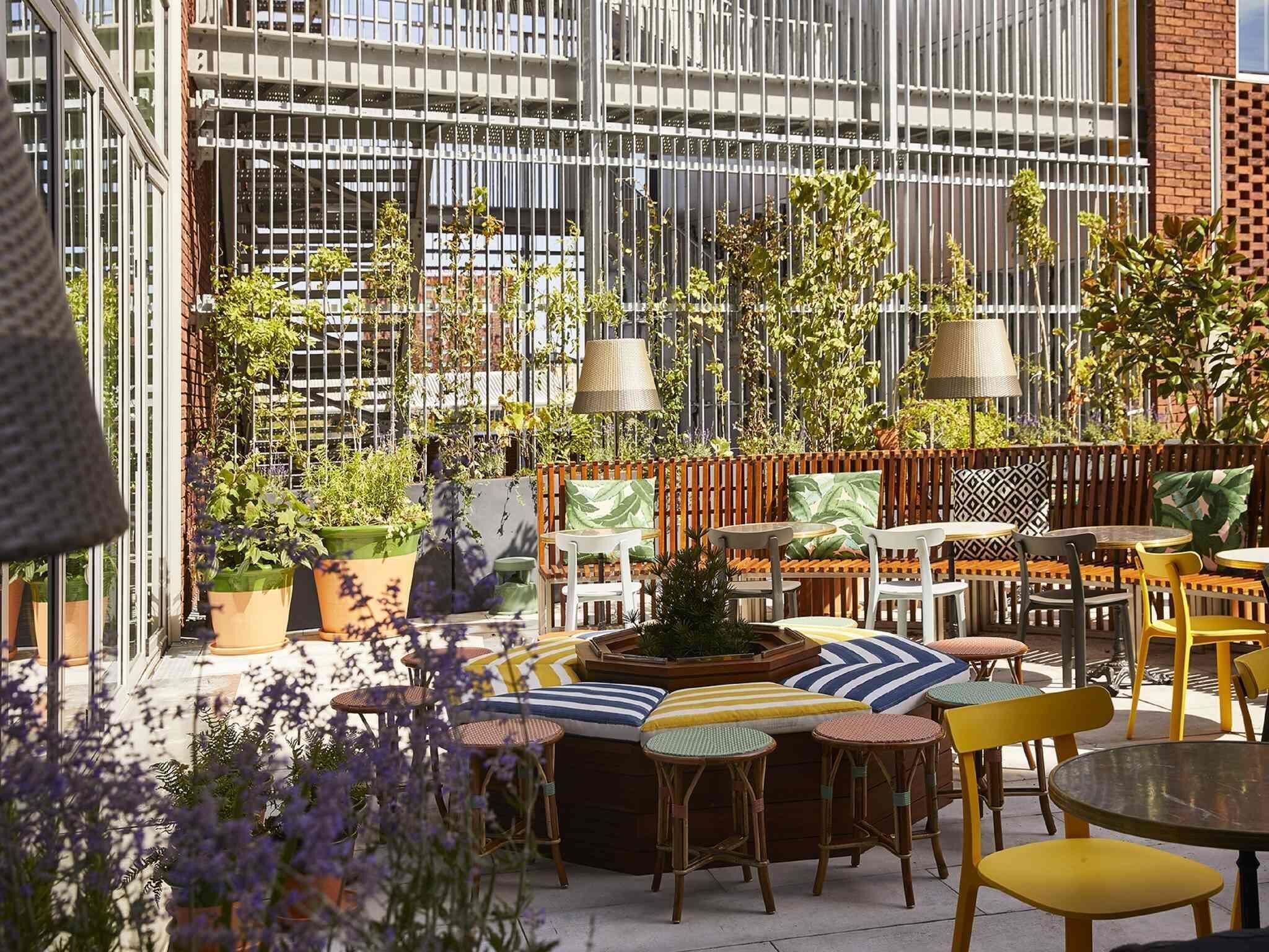 المنشأة من الخارج