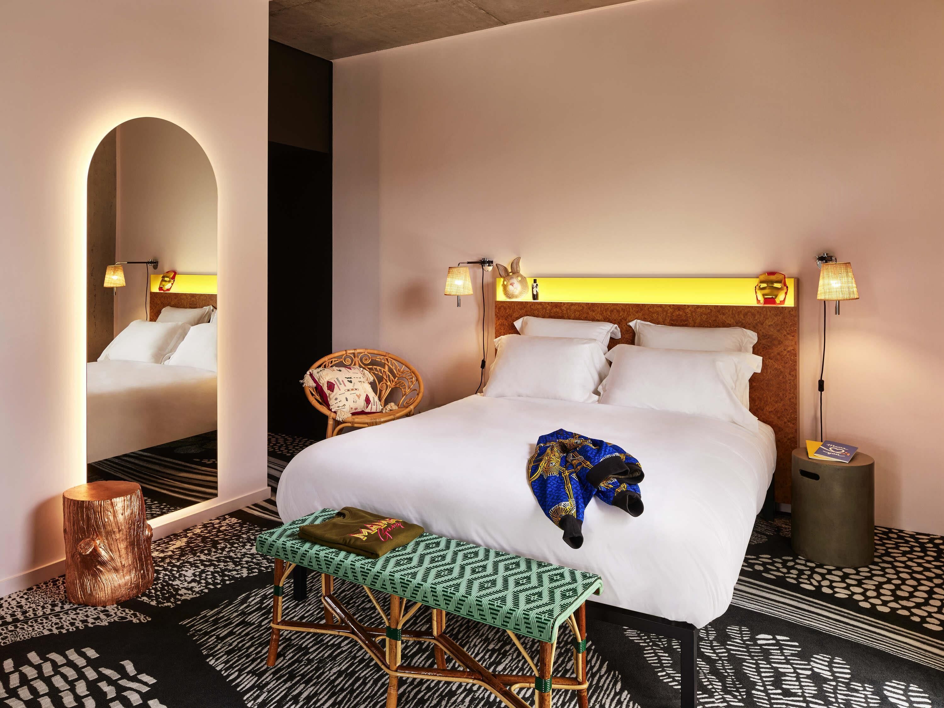 Room, 1 Queen Bed, Accessible | Premium bedding, in-room safe, desk, soundproofing