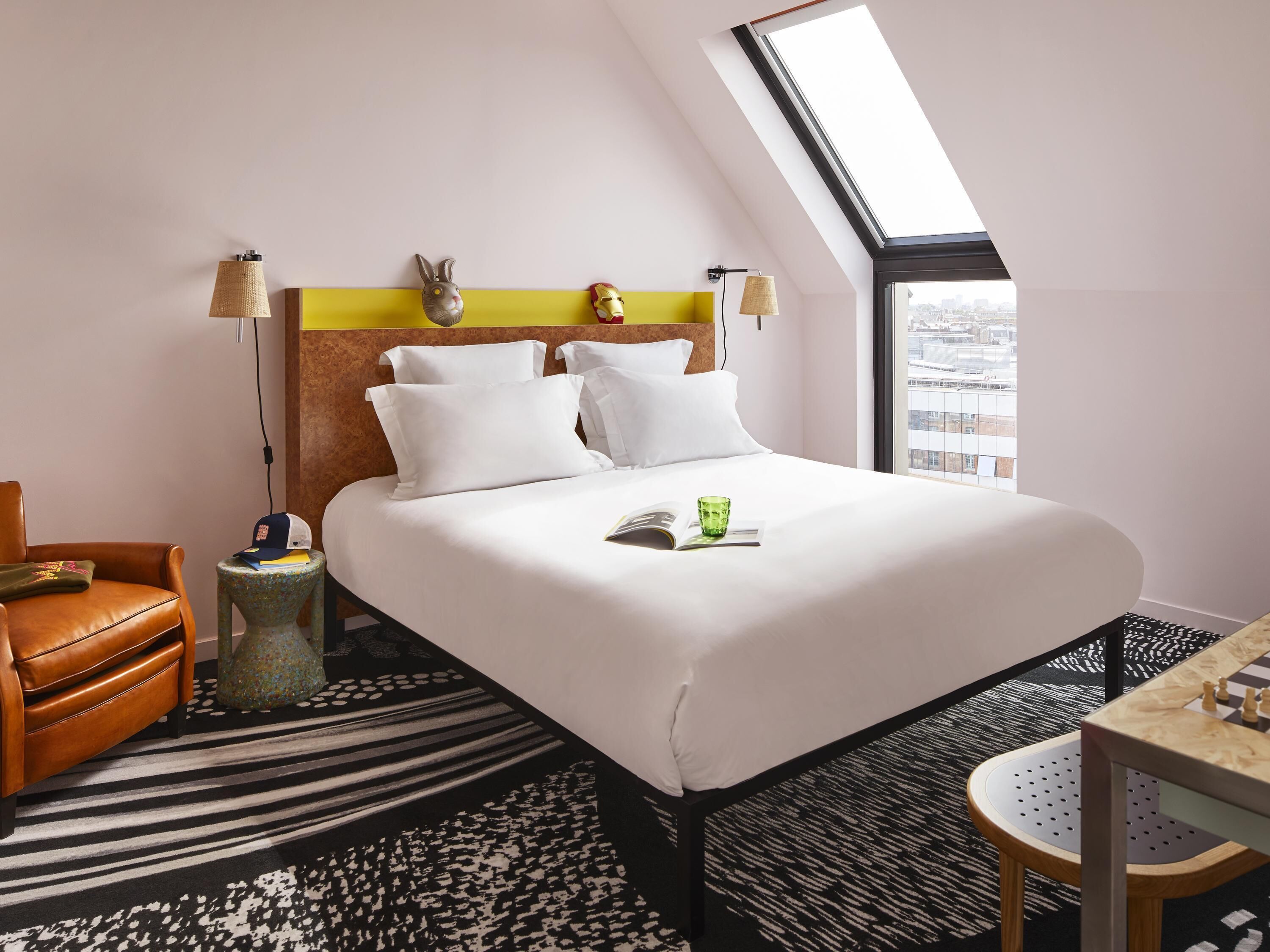 XXL Mama | Premium bedding, in-room safe, desk, soundproofing