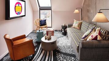 XXL Mama | Living area | 43-inch LCD TV with satellite channels, TV