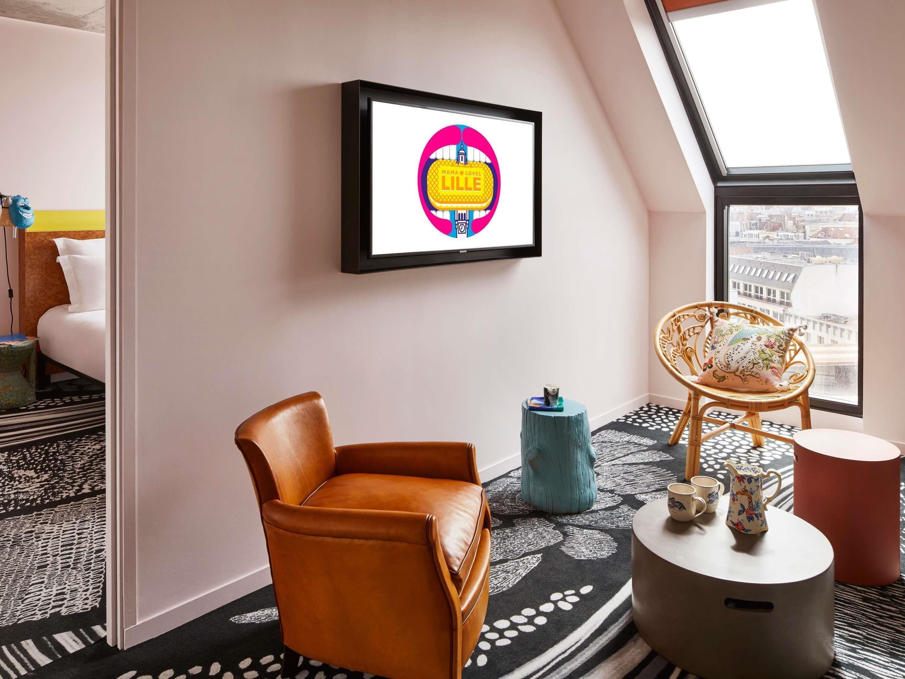 XXL Mama | Premium bedding, in-room safe, desk, soundproofing