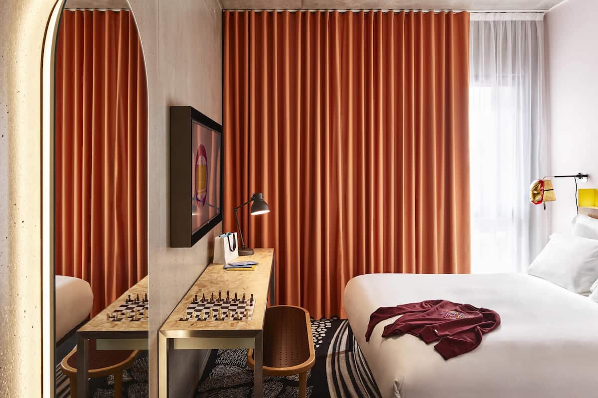 Double Room, 1 Double Bed (Medium Mama) | Premium bedding, in-room safe, desk, soundproofing