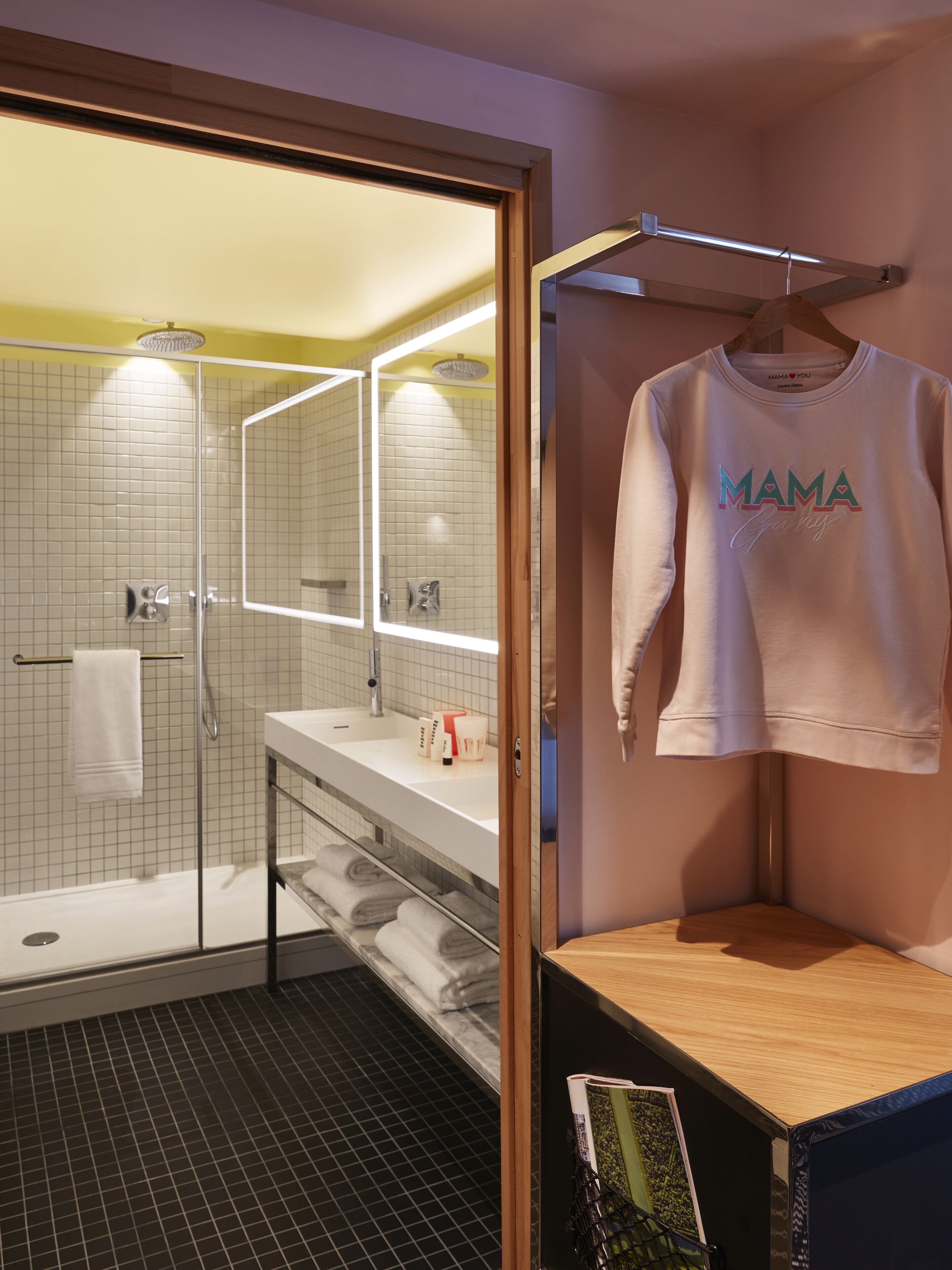 double room, 1 double bed (xl mama) | bathroom | shower, hair dryer, towels