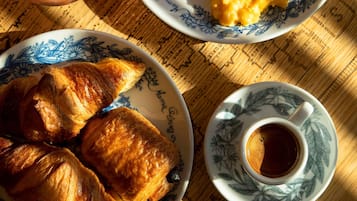 Daily buffet breakfast for a fee