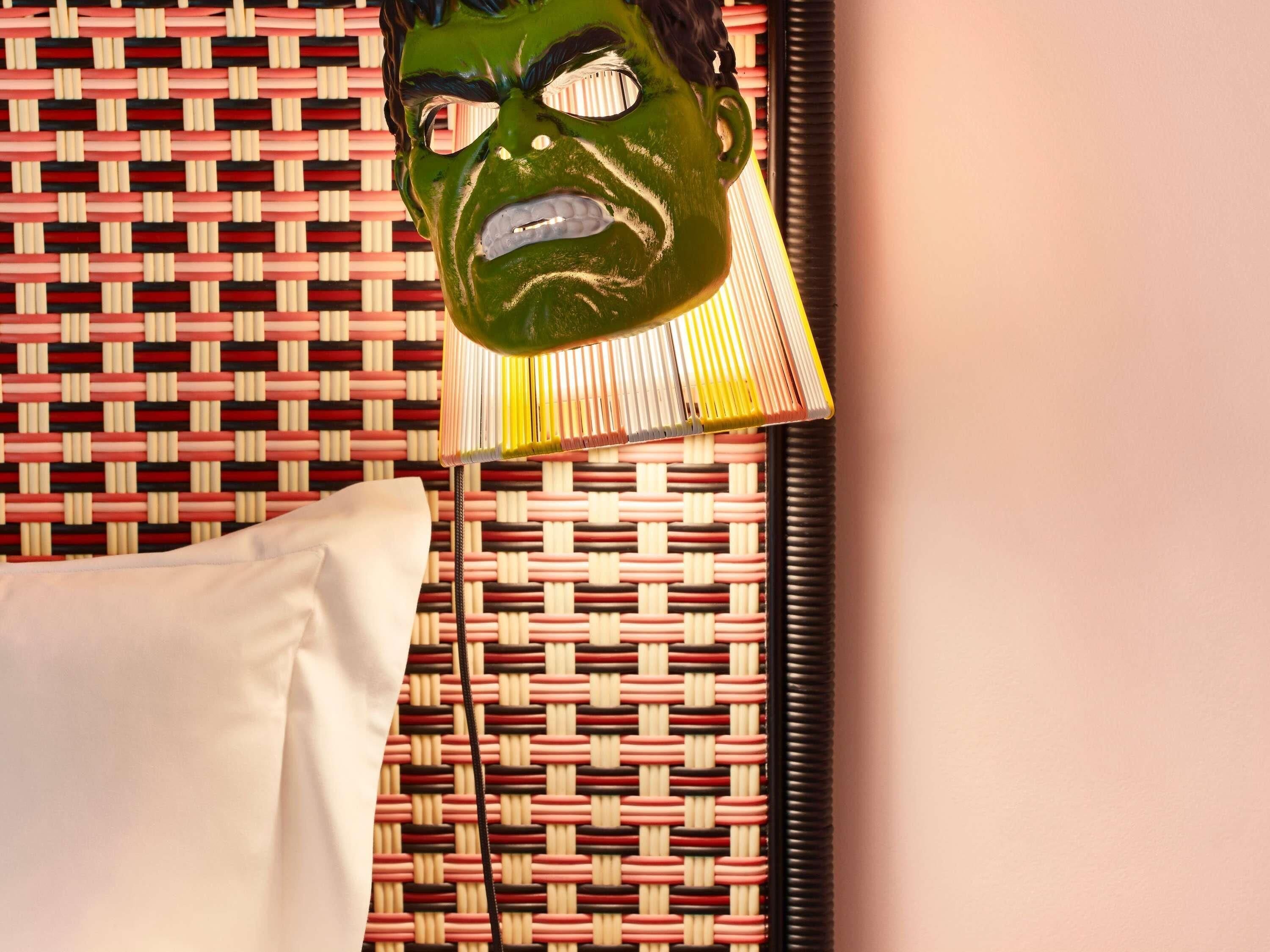 Kamer | Luxe beddengoed, een kluis op de kamer, een bureau