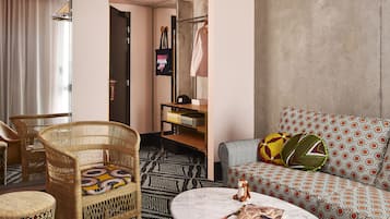 Habitació familiar, 1 llit doble i sofà llit (XXL Mama) | Sala d'estar | Televisor de pantalla plana i pel·lícules de pagament