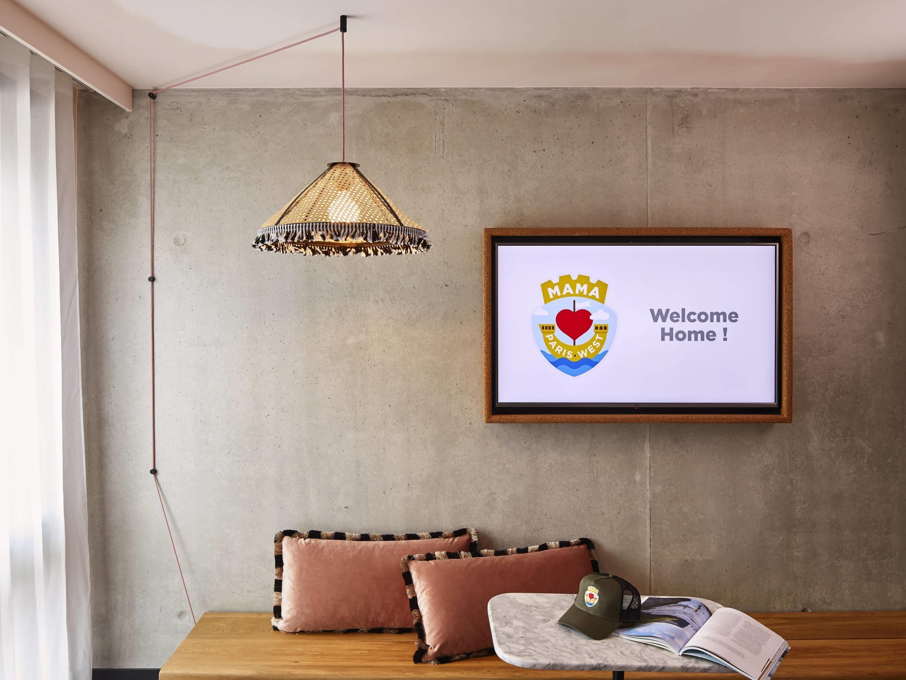 高档床上用品、客房内保险箱、办公桌、隔音