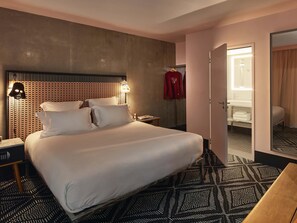 Habitación familiar, 1 cama doble con sofá cama (XXL Mama) | Ropa de cama de alta calidad, caja fuerte, escritorio