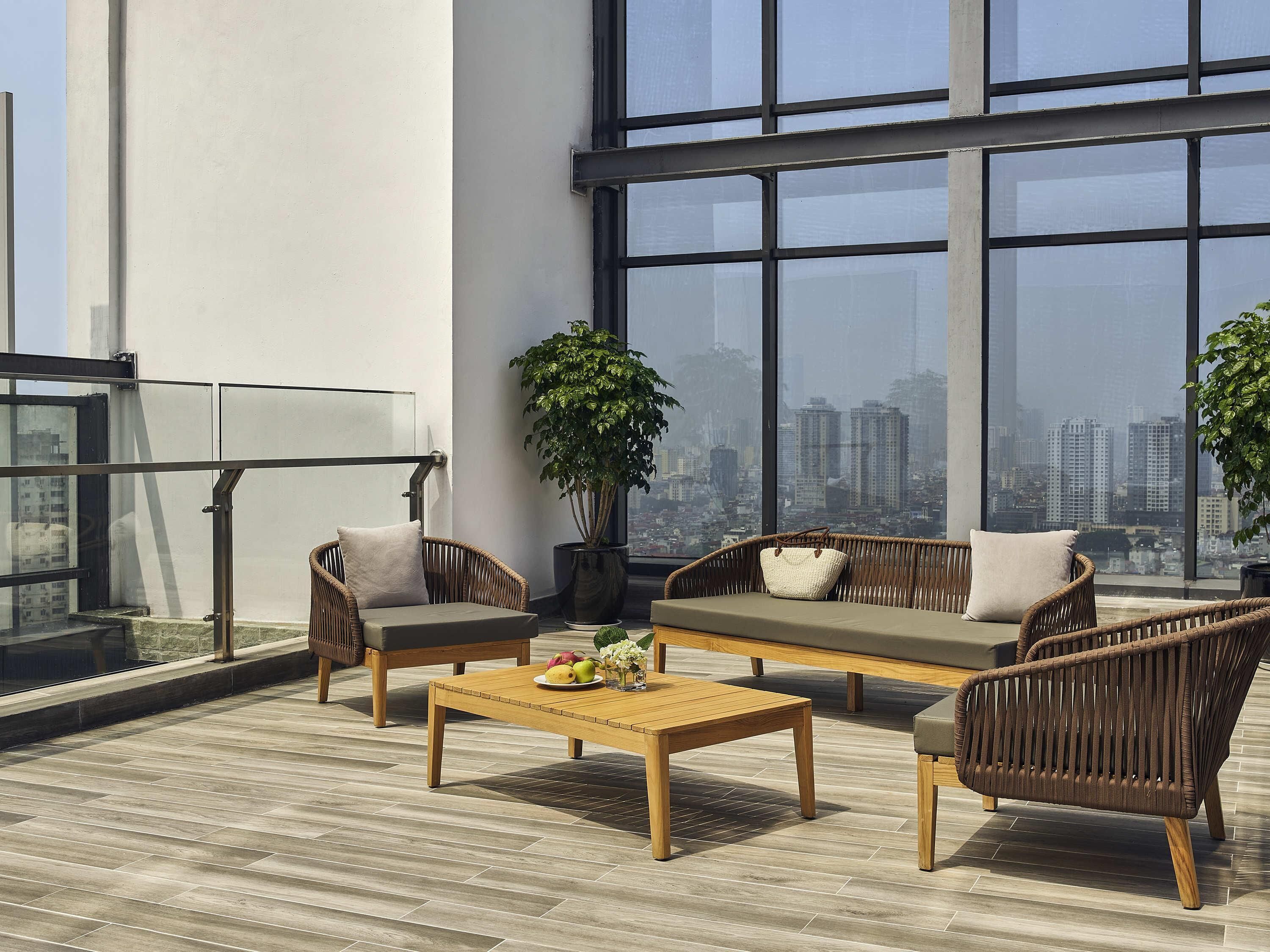 Hypo-allergenic bedding, minibar, in-room safe, desk