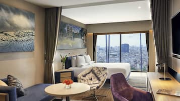 Camera Deluxe, 1 letto king, vista città | Biancheria da letto di alta qualità, minibar, una cassaforte in camera