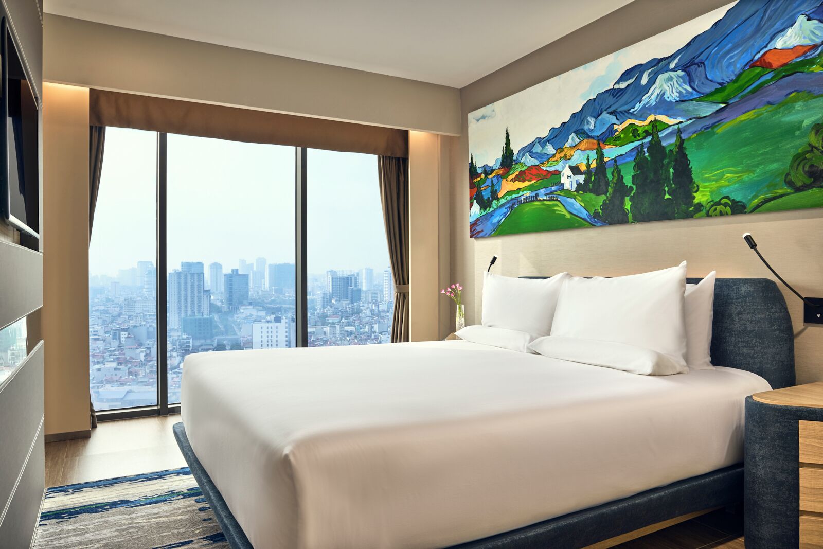 Premium bedding, minibar, in-room safe, desk