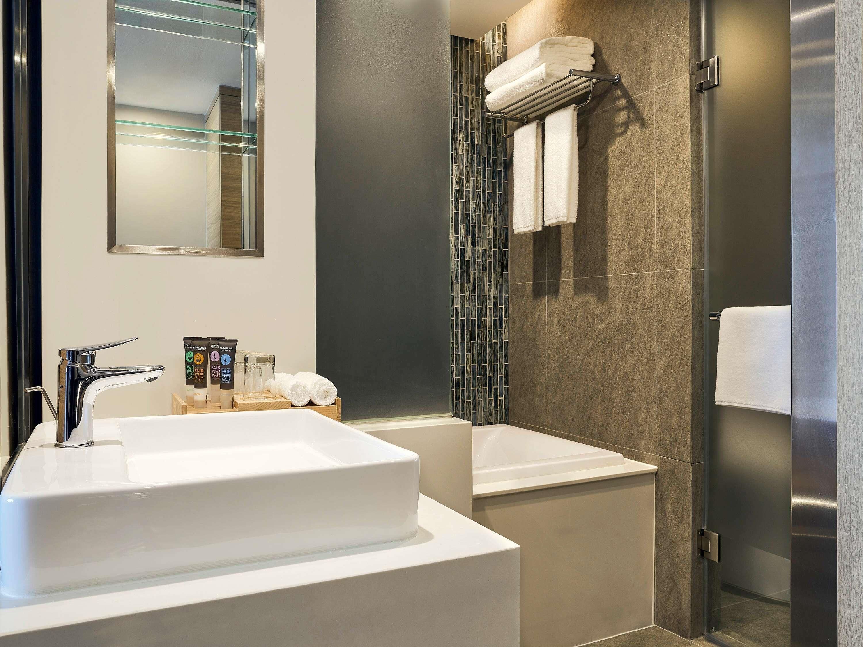 Superior Room, 2 Twin Beds, City View | Premium bedding, minibar, in-room safe, desk