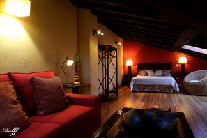 7 bedrooms, premium bedding, down comforters, individually decorated