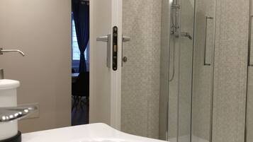 Triple Room, Ensuite, City View | Bathroom