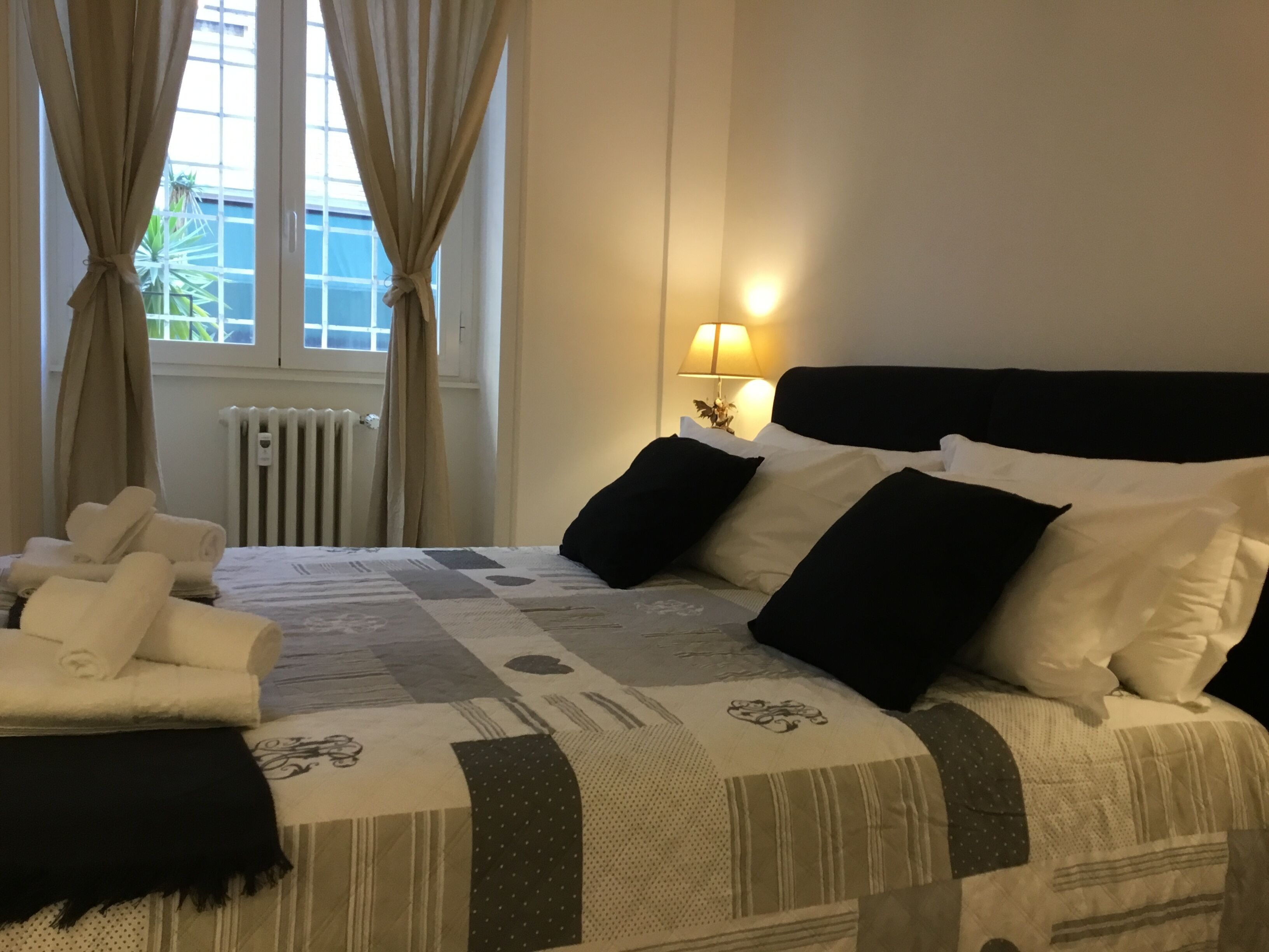 Camera doppia, bagno in camera, vista città