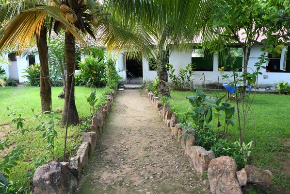 Ecotours - BB Tributary Hotel (Akosombo)