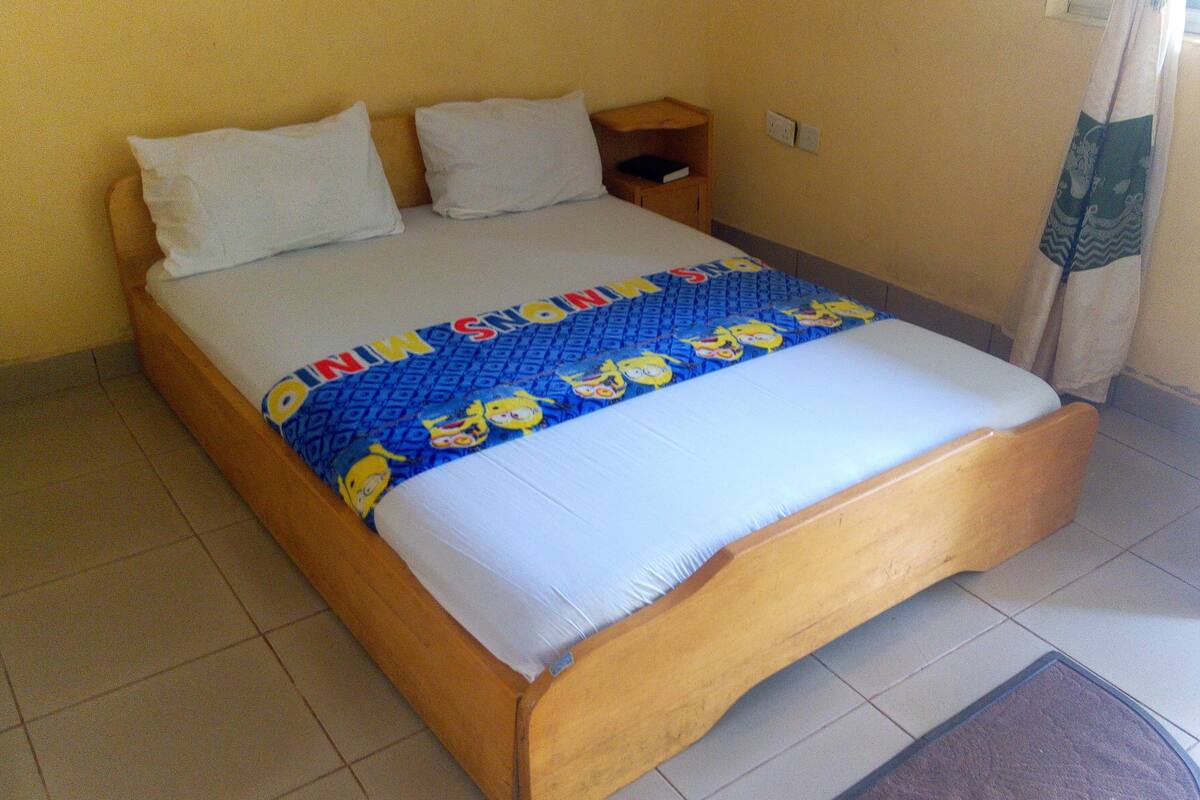 Standard Double Room, Non Smoking | Down comforters, minibar, desk, laptop workspace