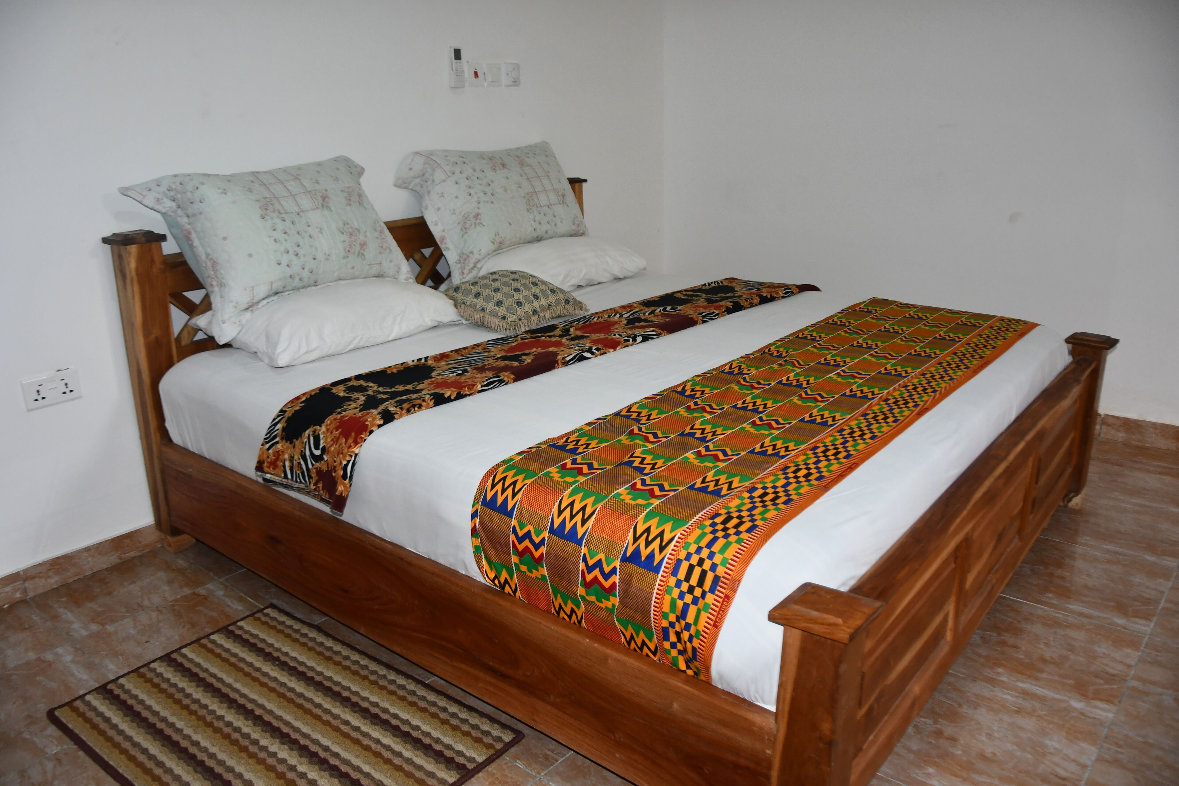 家庭套房 | 羽绒被、迷你吧、办公桌、笔记本电脑工作区